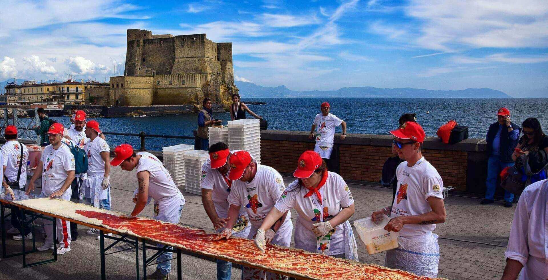 Foto slider del guinnes word record per la pizza più lunga