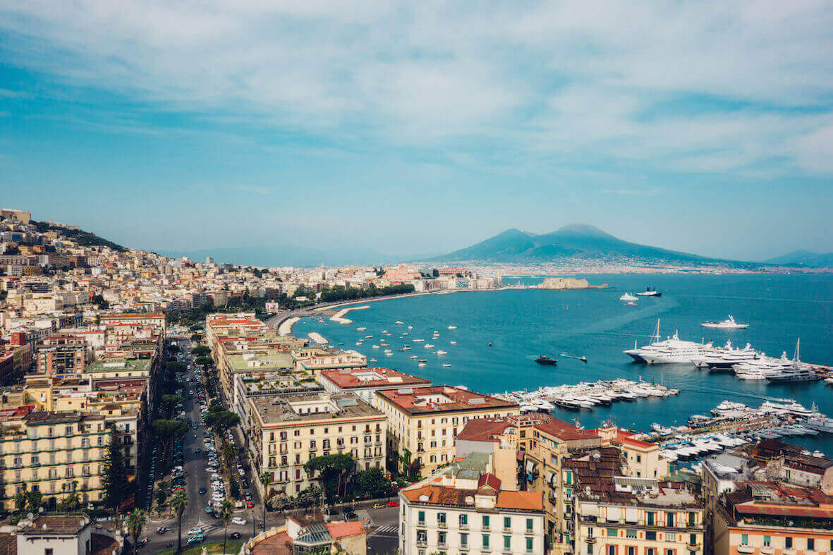 Foto slider con panoramica di Napoli